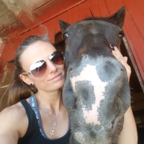 Meet your Posher, Lauren - Picture 1 of 1